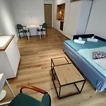 Uroczy Apartament Z Miejscem Na Auto W Garazu Szálloda