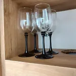 Uroczy Apartament Z Miejscem Na Auto W Garazu Szálloda