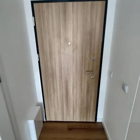 Uroczy Apartament Z Miejscem Na Auto W Garazu Apartment Warsaw