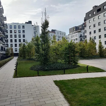 Szálloda Uroczy Apartament Z Miejscem Na Auto W Garazu Varsó