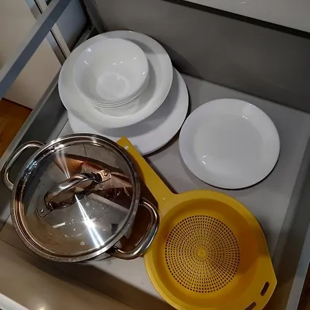 Uroczy Apartament Z Miejscem Na Auto W Garazu Otel Varşova