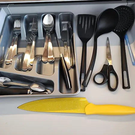 Szálloda Uroczy Apartament Z Miejscem Na Auto W Garazu Varsó