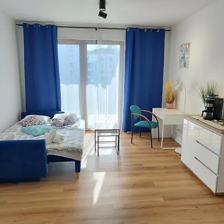 Otel Uroczy Apartament Z Miejscem Na Auto W Garazu Varşova