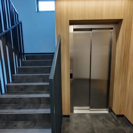 Hotel Uroczy Apartament Z Miejscem Na Auto W Garazu Warschau